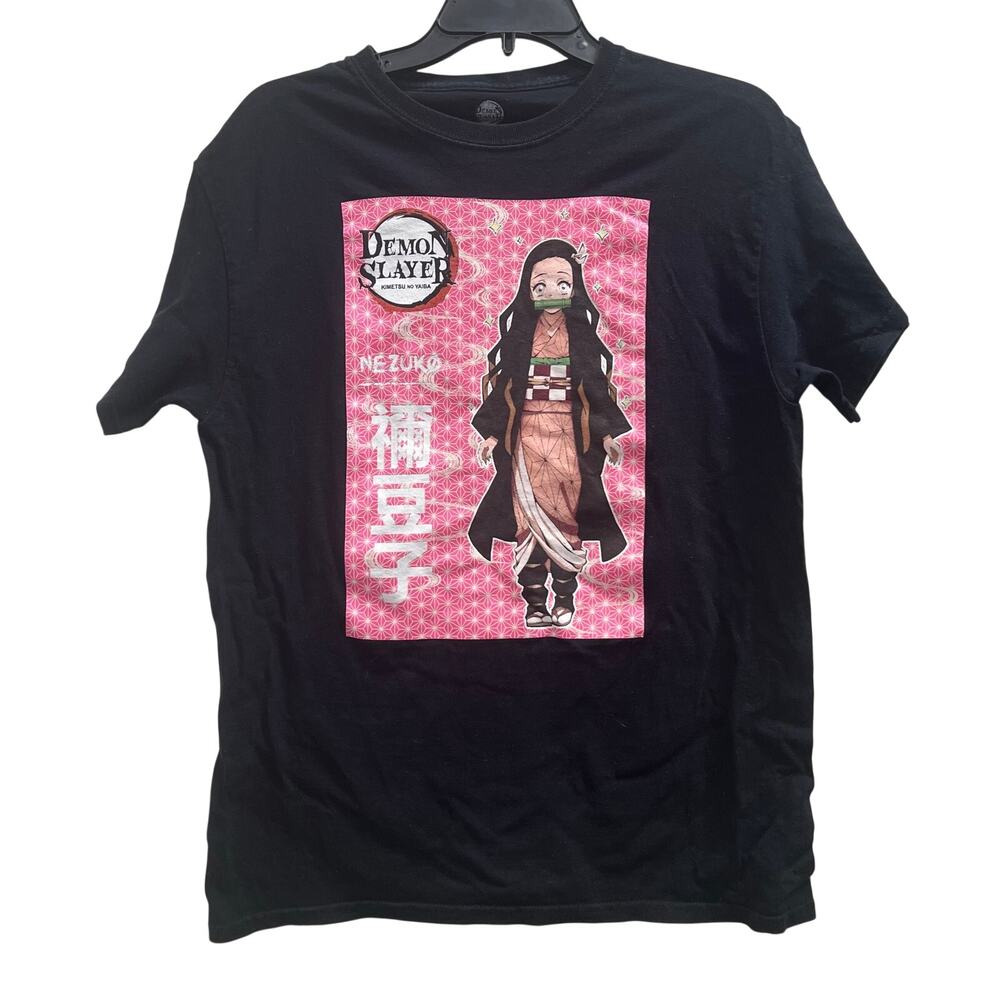 Demon Slayer t-shirt features a graphic print of Nezuko Kamado SZ M